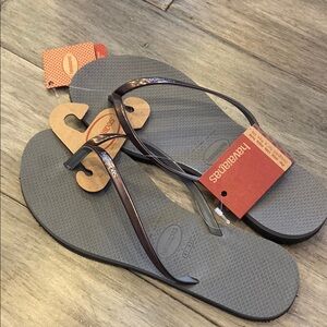 NWT Havaianas gray steel/metallic graphite sandals 11-12